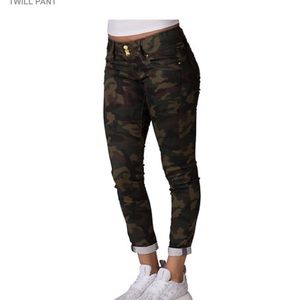 VIP Camo jeans cuffed size 9/10 runs small 6/7